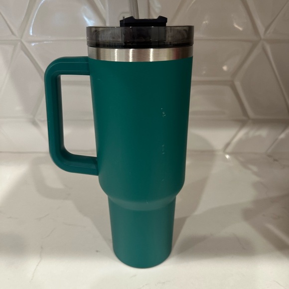 STANLEY Quencher CUP: 1.0 - small dings - Picture 4 of 5